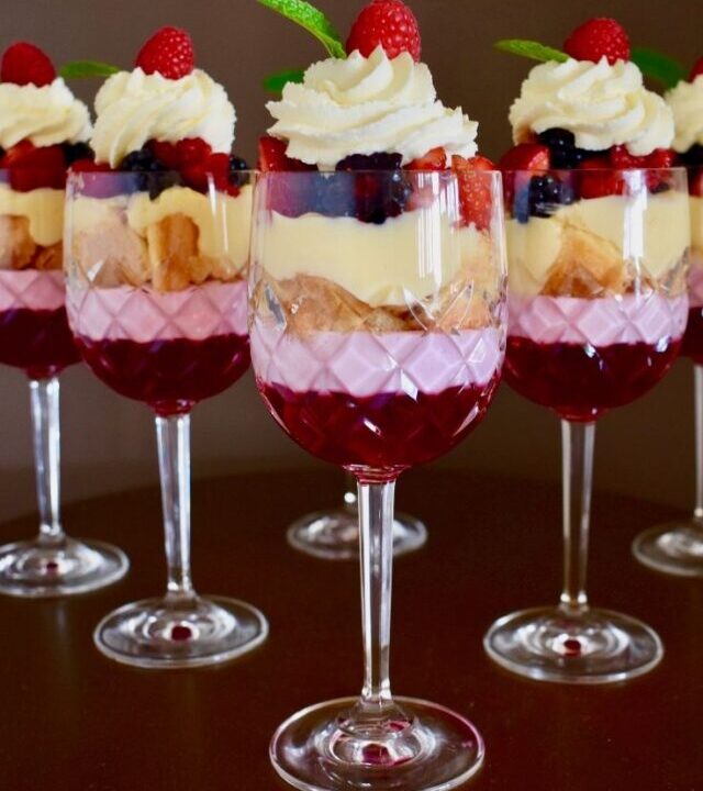 cropped-mini-christmas-trifles-1.jpg