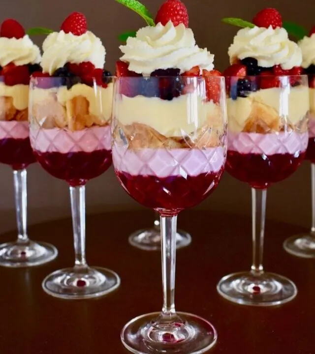 cropped-mini-christmas-trifles-1.jpg
