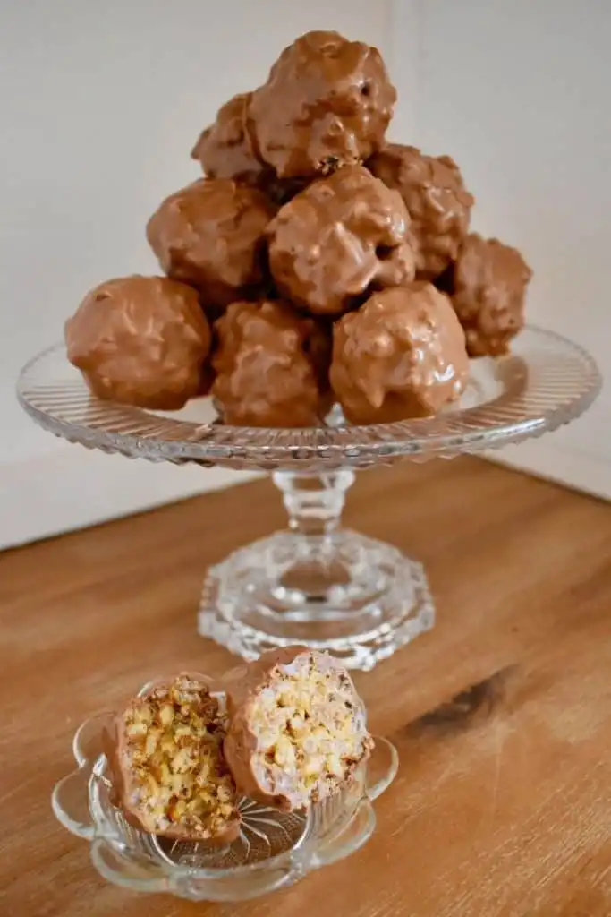 CRUNCHY PEANUT BALLS