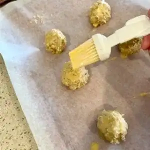 macadamia cookies brushing