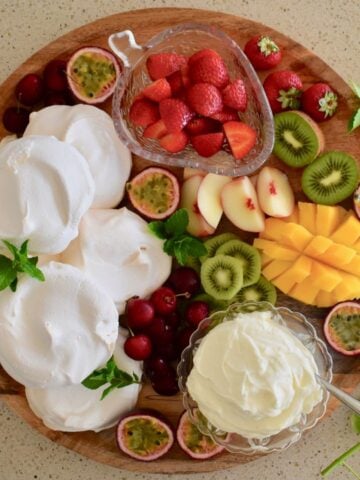 pavlova grazing board