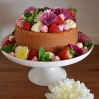 Mother's Day Cake with chrysanthemum