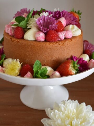 Mother's Day Cake with chrysanthemum