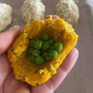 shaping pumpkin croquettes 2