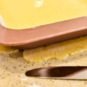 cutting biscuit layer to fit tin