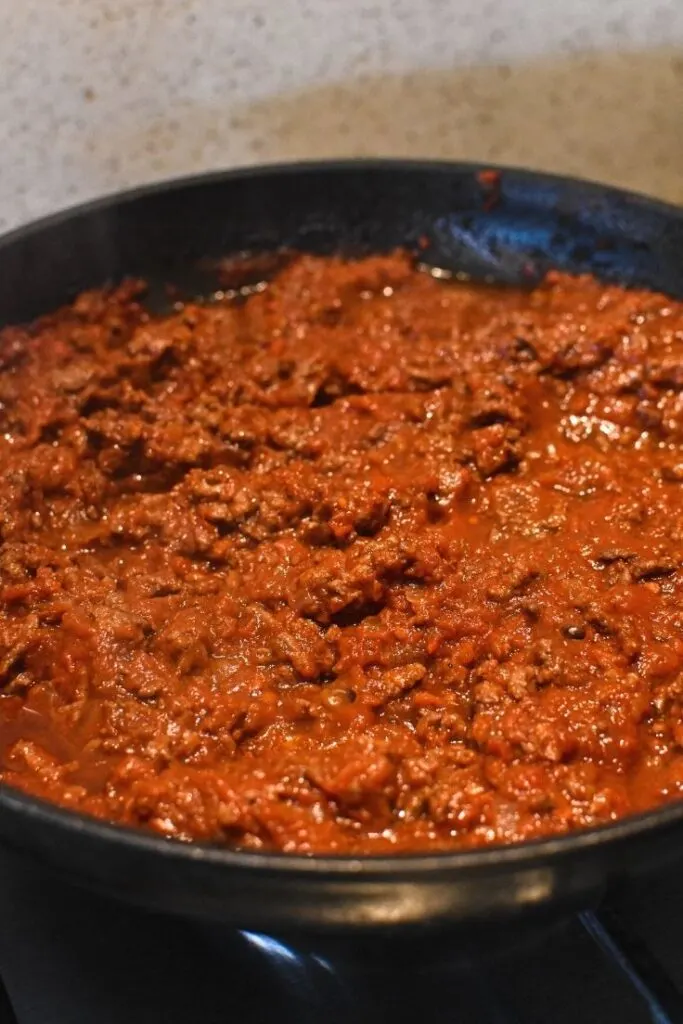 cooking spaghetti bolognese