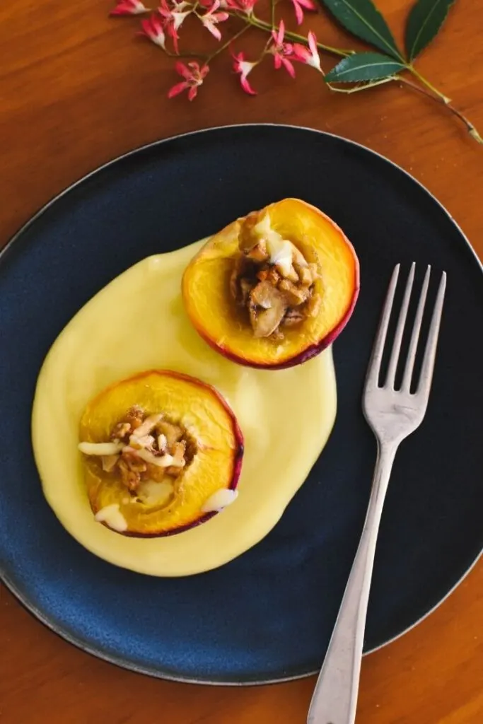 baked peaches with custard