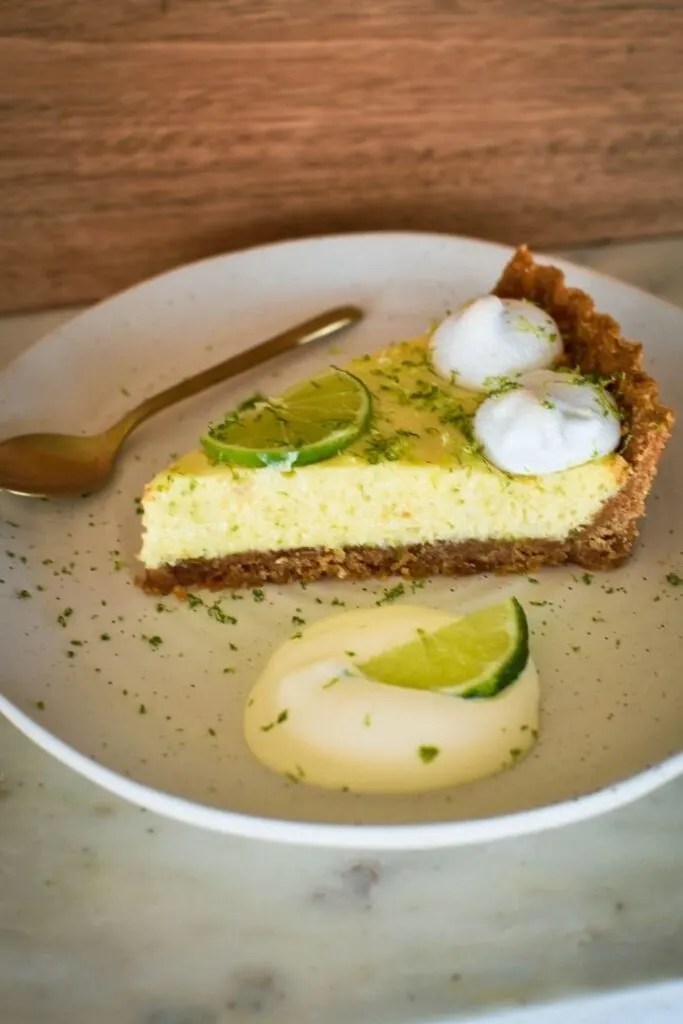 slice key lime pie