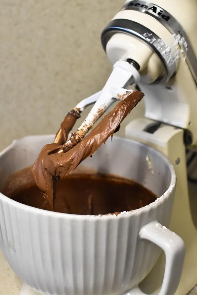 making chocolate cream cheese frosting