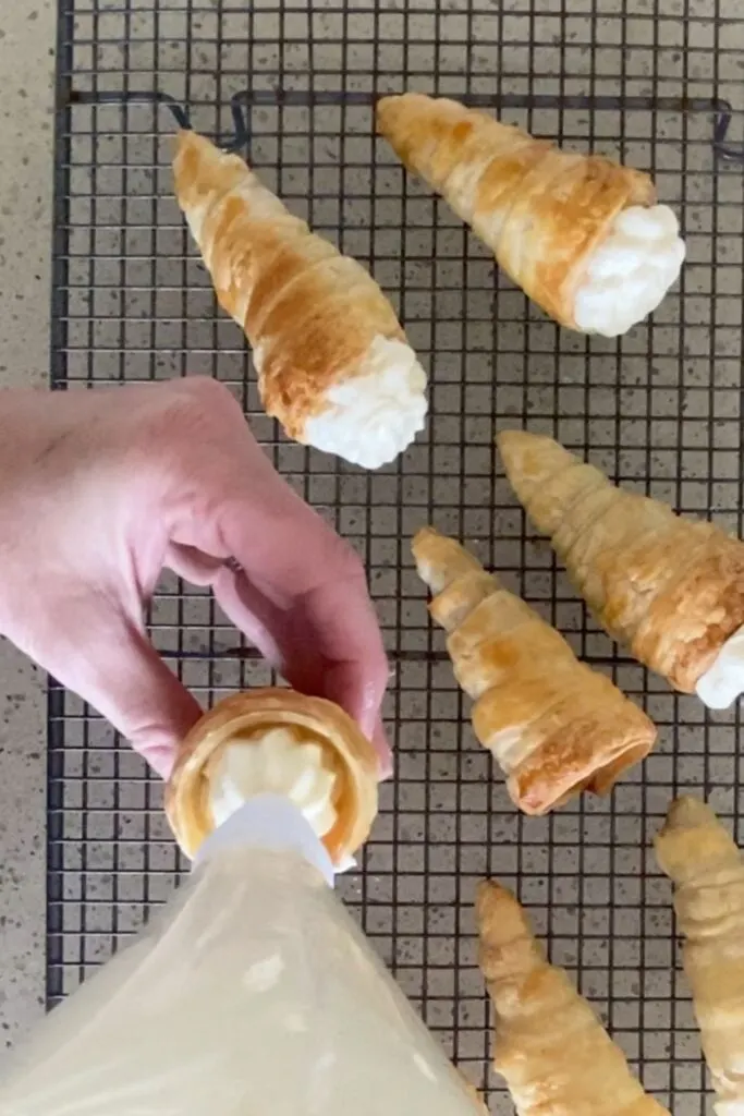 filling cream horns