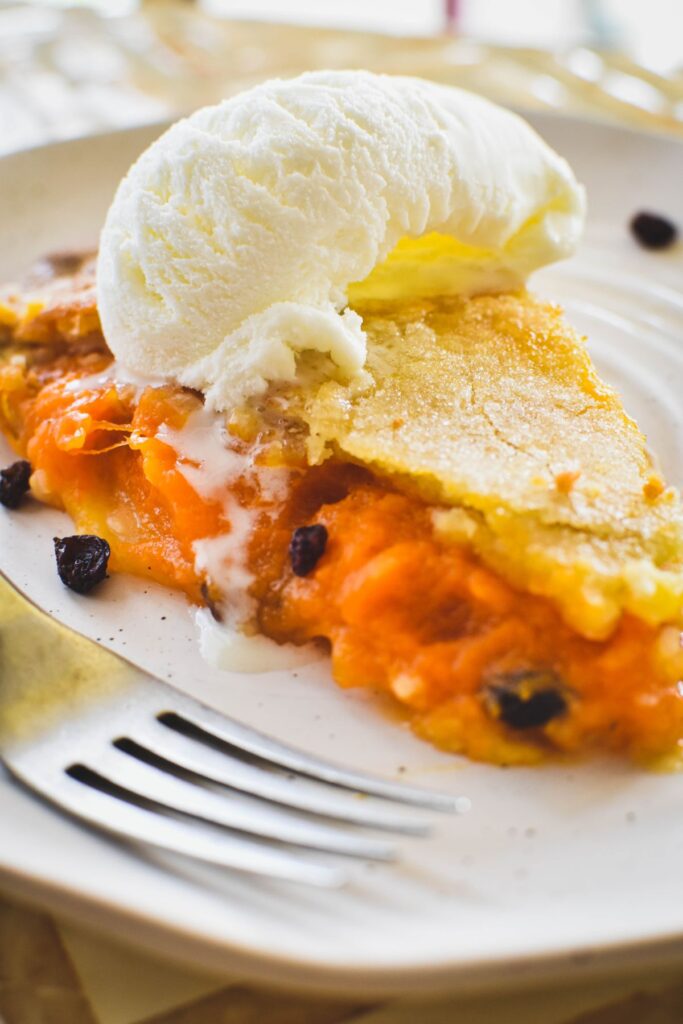 gramma pie slice served with ice cream.