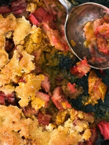 rhubarb crumble