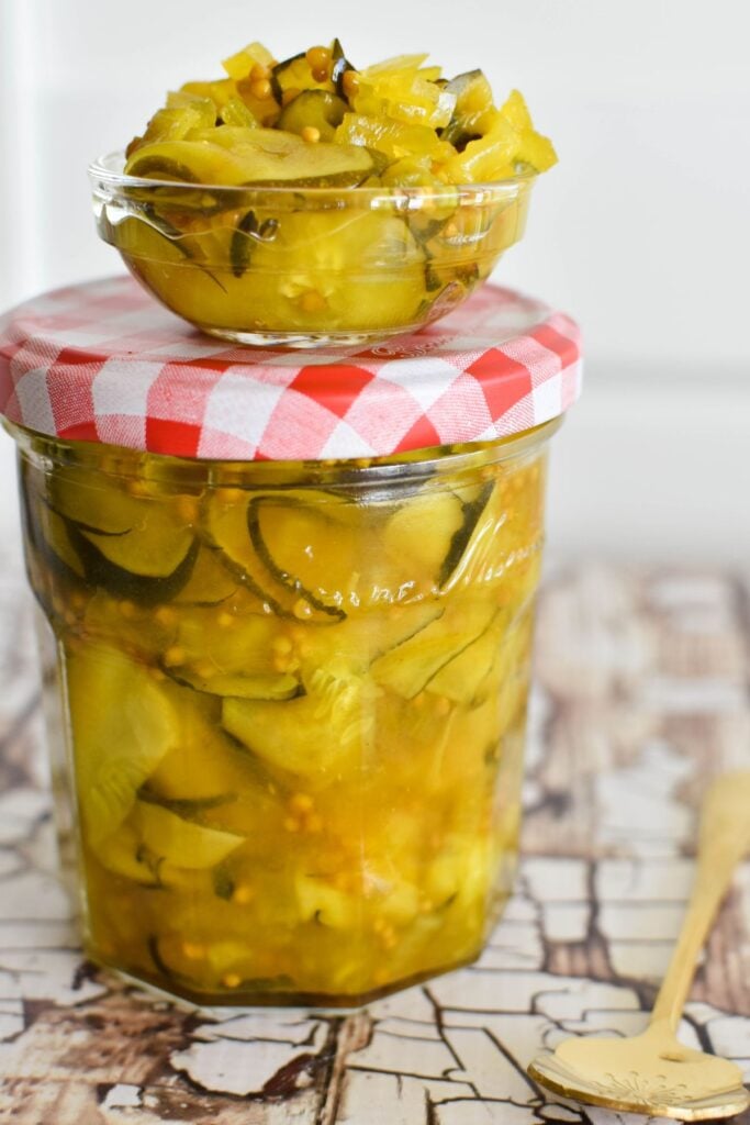 zucchini pickles in jar.