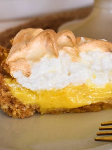 lemon meringue pie slice.