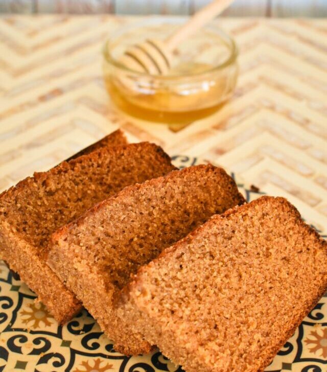 slices of honey cake.