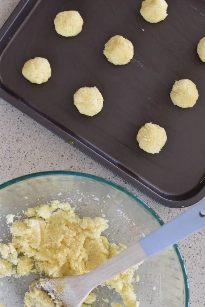 how to make coconut biscuits