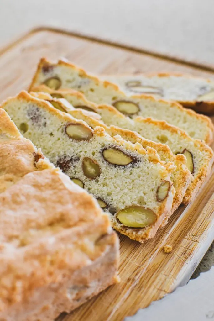 how to slice almond bread thinly
