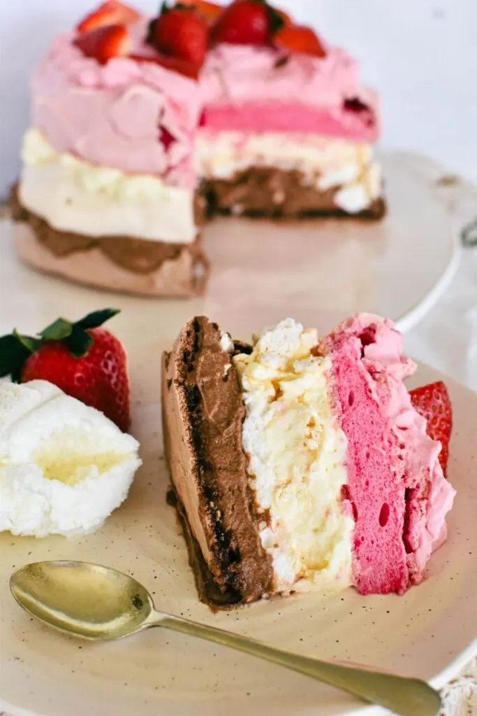 neapolitan pavlova slice