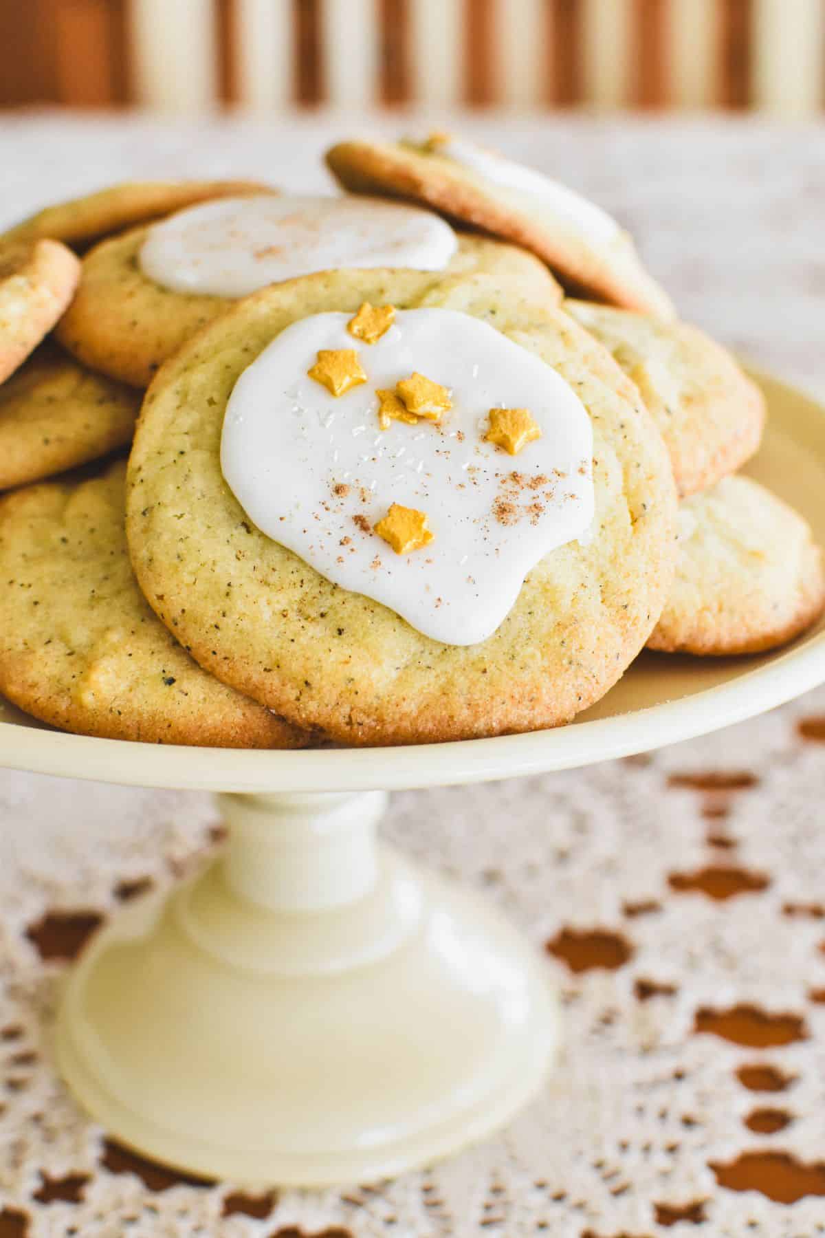 chai cookies on cake stand.