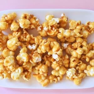Honey popcorn on plate.